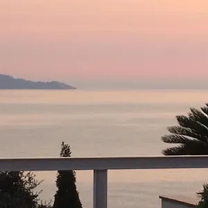 tossa-de-mar-amplio-apartamento-con-vistas-al-mar.topcostabravahotels.com/
